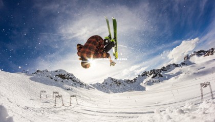 九游体育登录入口|外媒热评淘汰赛，C9晋级在望，WE备受瞩目